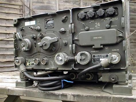 Army Radio Sales Co. :: Our Museum Items :: VRC-9 Vehicle Radio Set RT ...