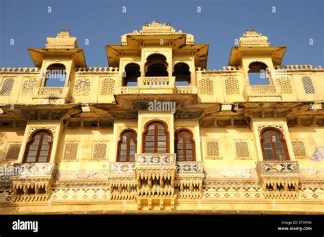 Balcony ; Pichola Haveli ; Pichola Lake ; Udaipur ; Rajasthan ; India ...