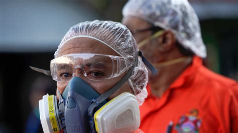 Coronavirus: U.S. stocked N95 face masks instead of reusable respirators