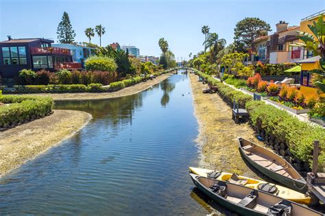 Venice Canals in Los Angeles - Enjoy a Walk With a European Aesthetic ...