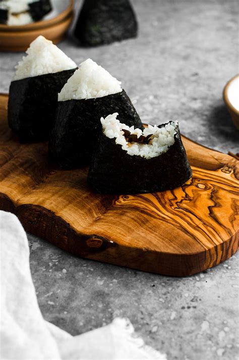 Vegan Onigiri (Japanese Rice Balls) - Recipes - Floured Frame