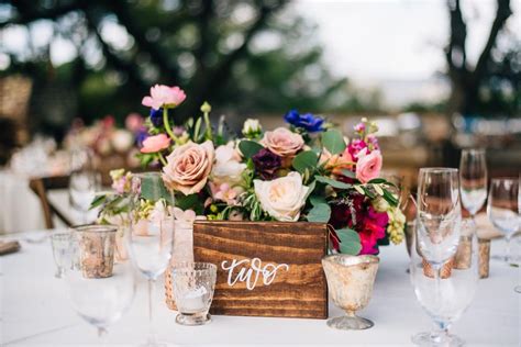 30 Rustic Wedding Centerpieces That Go Beyond The Basic Mason Jar ...