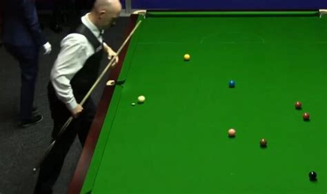 Snooker star hangs his head in disbelief after bizarre foul at UK ...