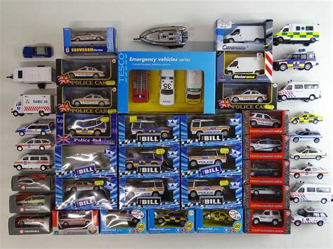 Lot 122 - A large quantity of diecast police vehicles