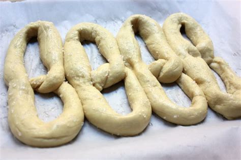 Philadelphia Soft Pretzel Recipe Bread Machine | Soft pretzels, Soft ...