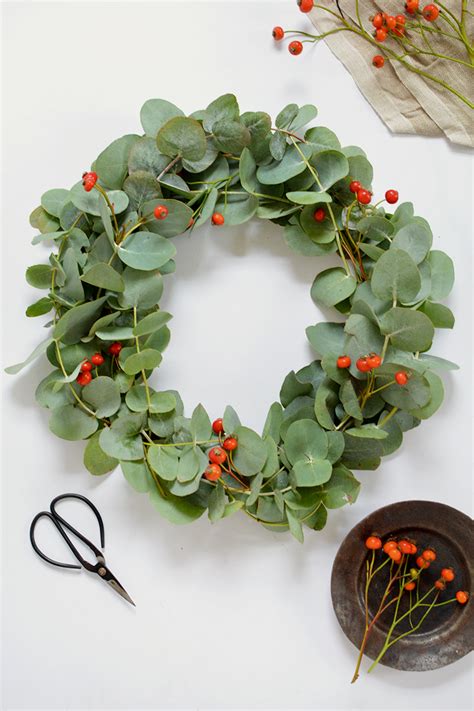 DIY simple eucalyptus christmas wreath | BURKATRON