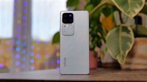 Vivo V30 Pro Review: Featherweight Phone with Heavyweight Camera - Tech ...