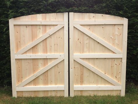 12 Foot Span Wooden Driveway Gates – E Timber Products