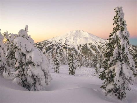 13 Ski Areas & Ski Resorts in Oregon For Winter Fun