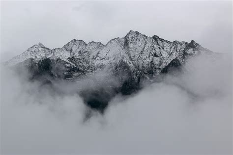 Foggy Mountains Wallpaper