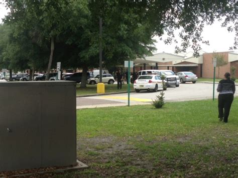 Bomb threat called in to Wolfson high school – 104.5 WOKV