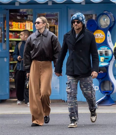 Romance Confirmed? Bradley Cooper, Gigi Hadid Gets Cozy In London; See ...