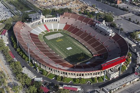 The 10 Largest Football (Soccer) Stadiums In The World - WorldAtlas