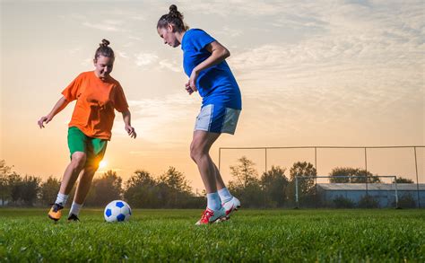 Beneficios de jugar al fútbol para las mujeres - Bekia Fit