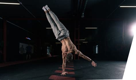 Handstand in 2020 | Street workout, Handstand, Calisthenics