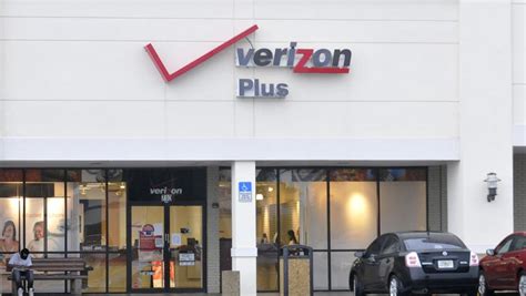 Verizon Plus store on Cypress Gardens to close