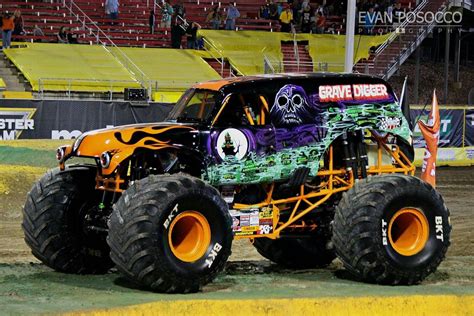 2017 ) HOT ROD ☆ Monster Truck. | Big monster trucks, Monster trucks ...