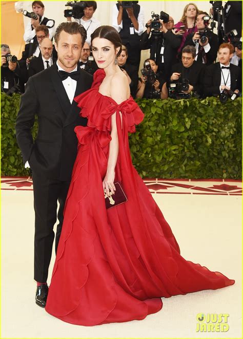 Anna Wintour's Children Bee & Charlie Shaffer Attend Met Gala 2018 ...