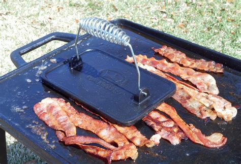 Pre-Seasoned Cast Iron Bacon Press - Metal Fusion, Inc.