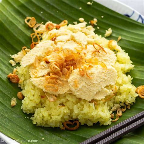 Xôi Xéo (Vietnamese Sticky Rice with Hand-Cut Mung Bean) - Delightful Plate