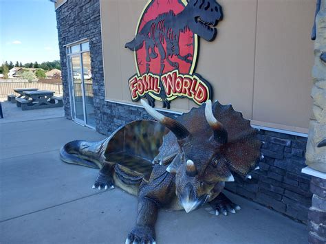 Fossil World Dinosaur Discovery Centre - Drumheller, AB - Science ...