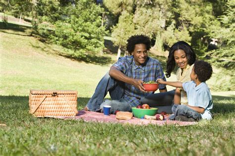 5 Reasons You Should Picnic With Your Kids | Sunshine House