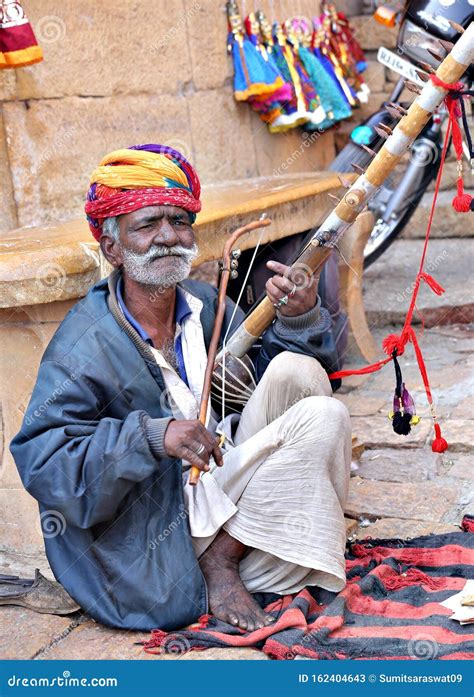 Indian Folk Artist Playing Ravanahatha Violin at Jaisalmer Fort ...