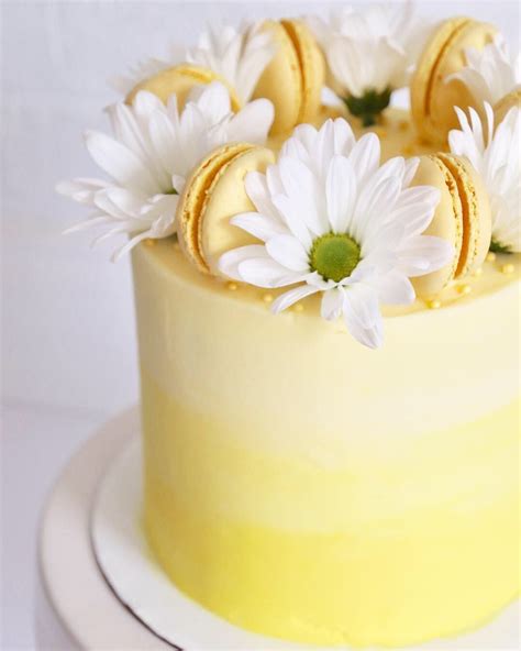 Yellow ombré cake with flowers and macaroons | Yellow birthday cakes ...