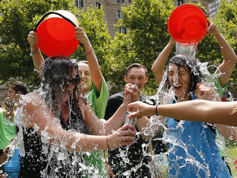 Muere Corey Griffin, joven que inició el reto del cubo de agua fría o ...