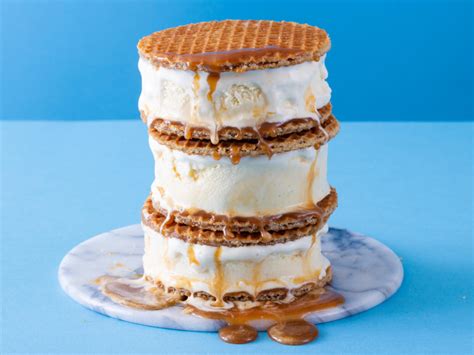 Stroopwafel ice cream sandwiches • Daelmans Recipes