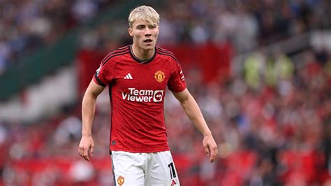 Rasmus Hojlund singles out two Manchester United stars as his best-ever ...