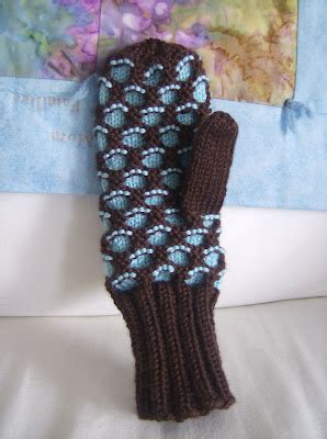 Balkan Style: Free Newfie Mitten Pattern