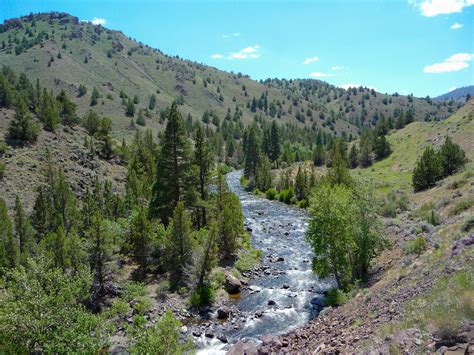 Chewaucan River, near Paisley, Oregon : r/oregon