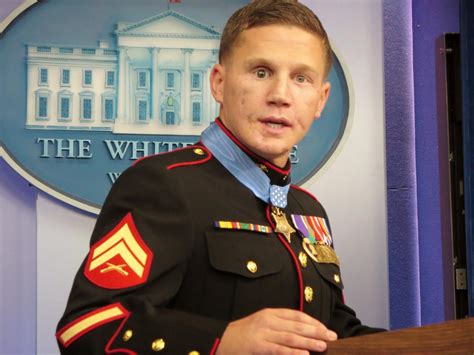 Obama awards Medal of Honor to Marine Kyle Carpenter - CBS News