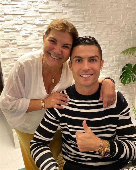 Cristiano Ronaldo buys mother brand new Mercedes to celebrate her on ...