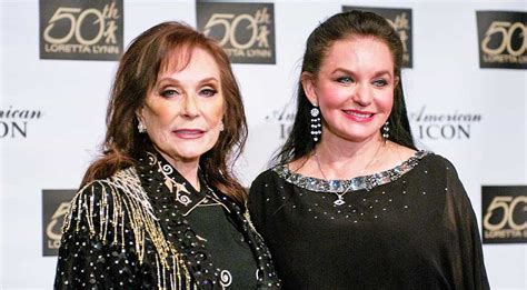 Is Crystal Gayle Related To Loretta Lynn? Lynn's Death Cause