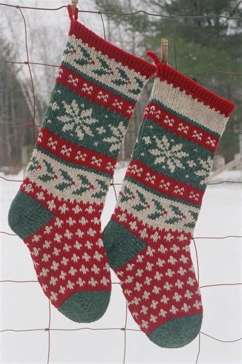 Holly Christmas ... by anniwoolens | Knitting Pattern | Knitted ...