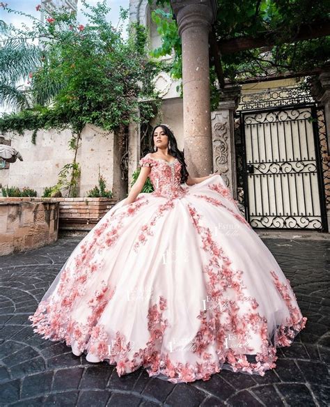 Pin by Nicole SG on R+C in 2021 | Pretty quinceanera dresses, Quince ...