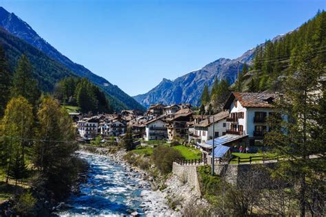 7 Best Things to Do in Aosta Valley (Valle d'Aosta), Italy + Map