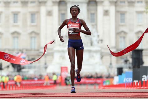 Brigid Kosgei shattered the world-record marathon time in Chicago and ...