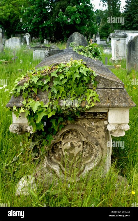 Kensal Green cemetery London England Stock Photo - Alamy