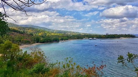 Pantai Senggigi - Koran Pariwisata