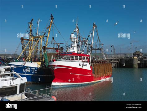 Fishing boats in Padstow Harbour Stock Photo - Alamy