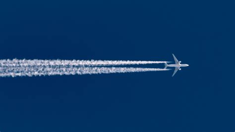 How Airplane Contrails Are Helping Make the Planet Warmer - Yale E360