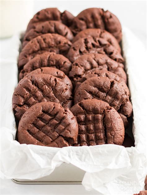 How to Make Chocolate Peanut Butter Cookies - Amanda's Cookin'