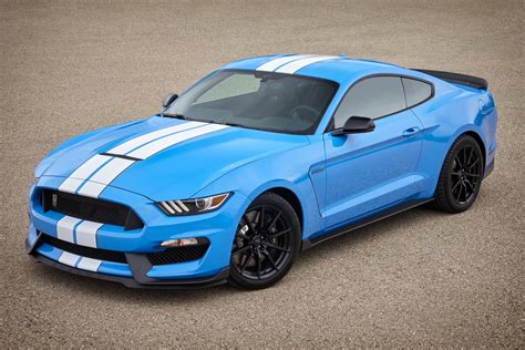 Reviewer Calls The Shelby GT350R The “Ultimate Ford Mustang ...