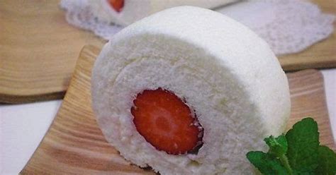 Pure White Roll Cake Recipe by cookpad.japan - Cookpad