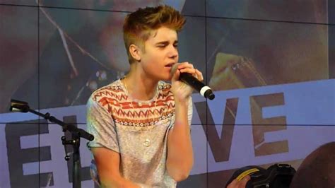 Justin Bieber - Baby- Acoustic @ The Squaire Frankfurt Germany 11.09. ...