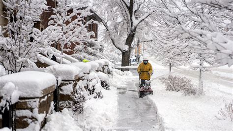 Colorado Snowstorm Knocks Out Power to Thousands - The New York Times