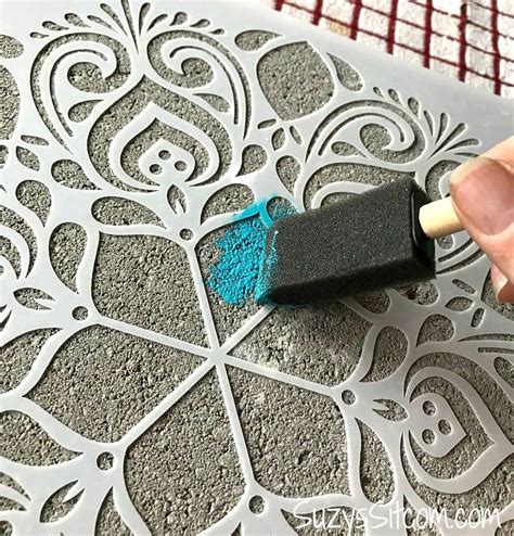 How to Paint Beautiful Stepping Stones with Stencils | Painted stepping ...